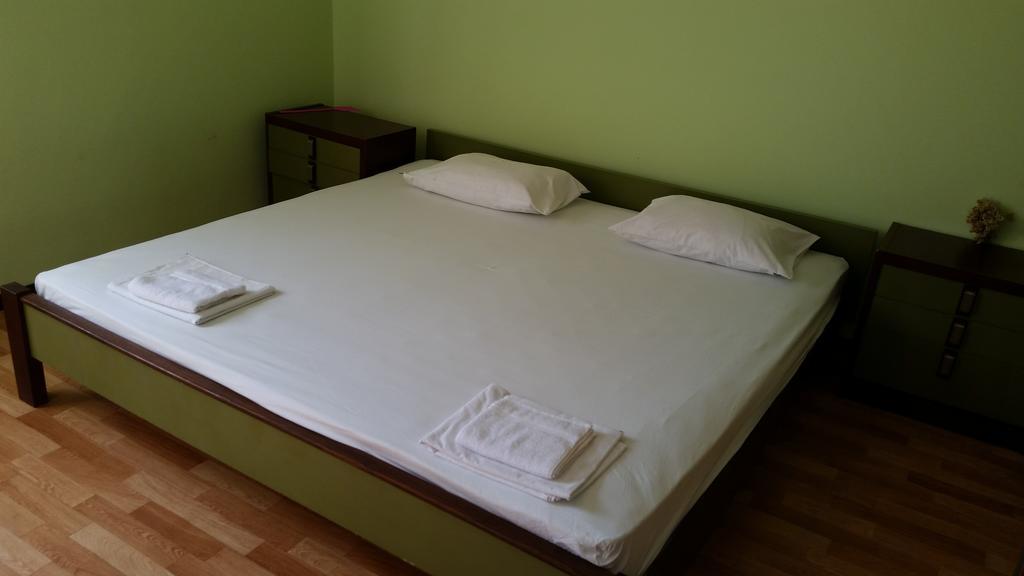 Apartments And Rooms Mirjana 比比涅 客房 照片