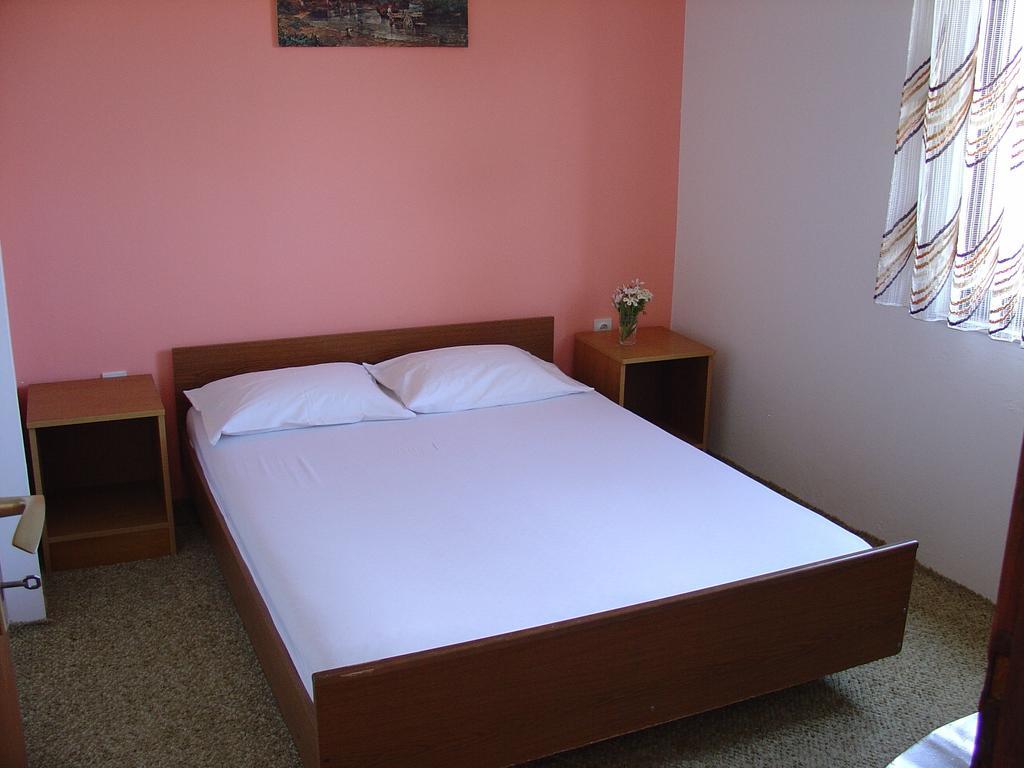 Apartments And Rooms Mirjana 比比涅 客房 照片