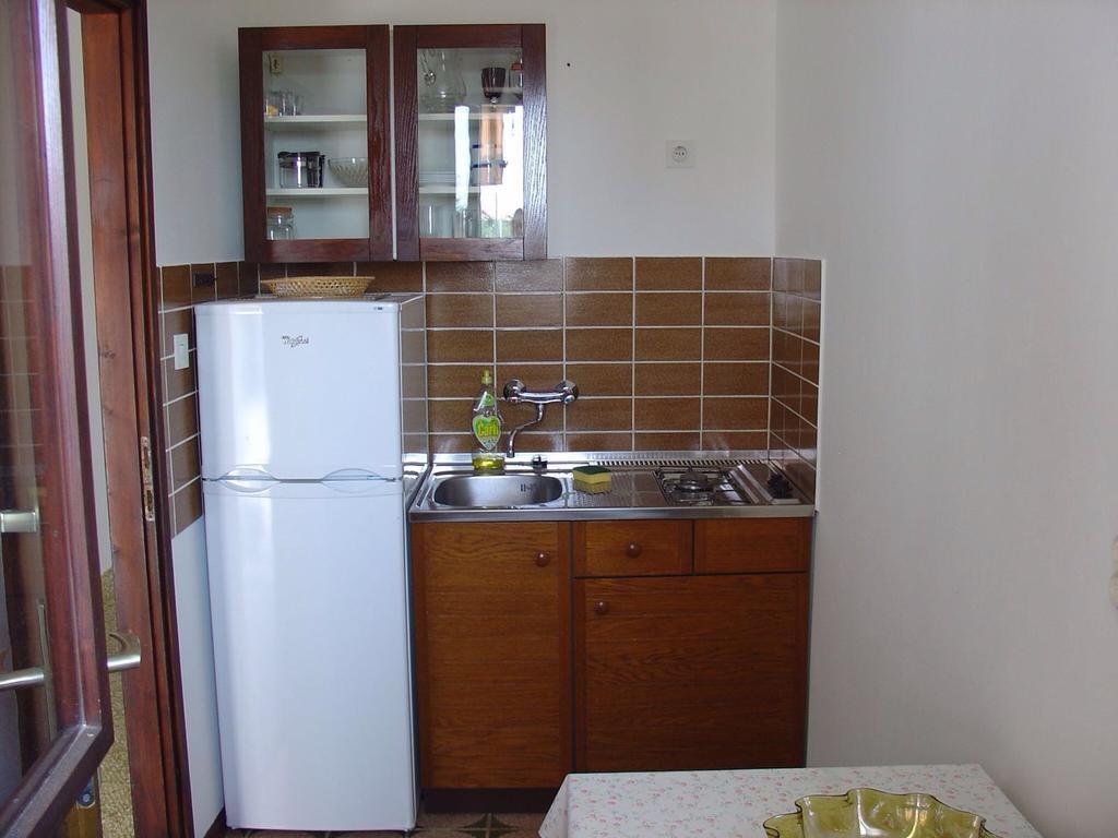 Apartments And Rooms Mirjana 比比涅 外观 照片
