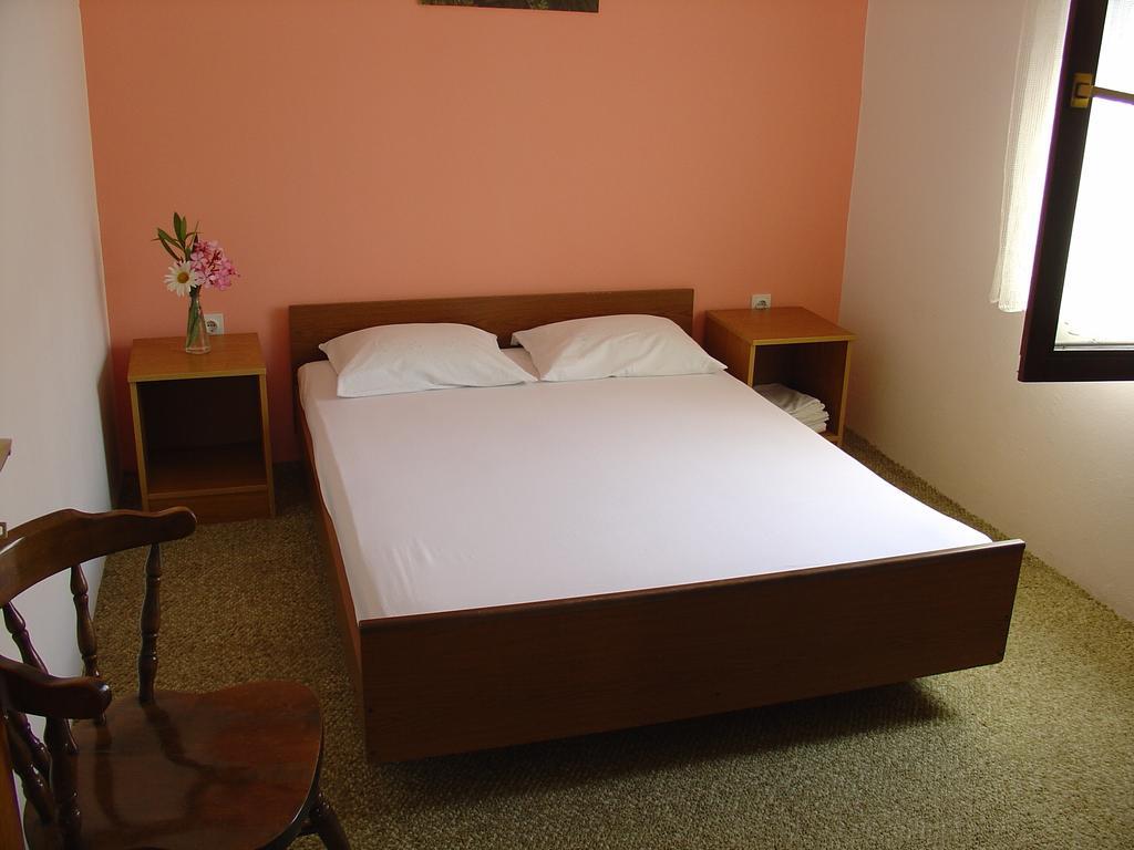 Apartments And Rooms Mirjana 比比涅 外观 照片